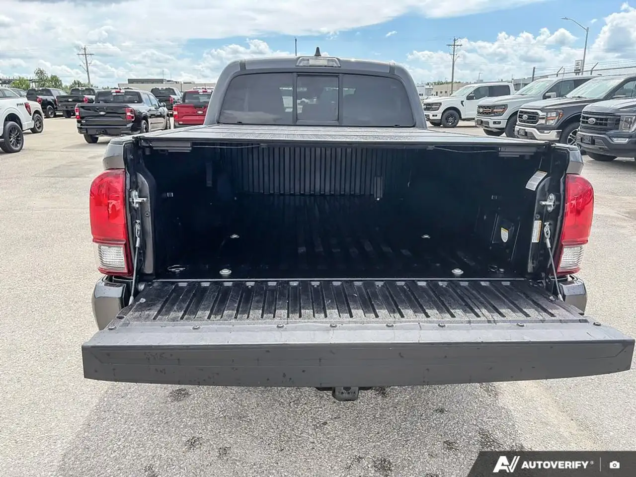 Toyota Tacoma снимка Toyota Tacoma