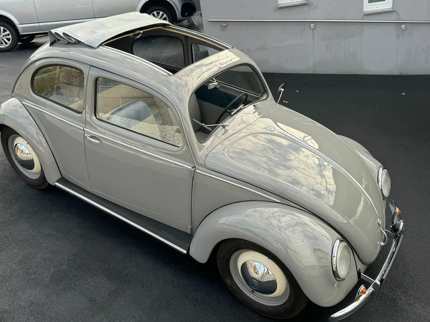 Volkswagen Käfer Brezel mit Faltschiebedach und Chrom Paket siva - 1