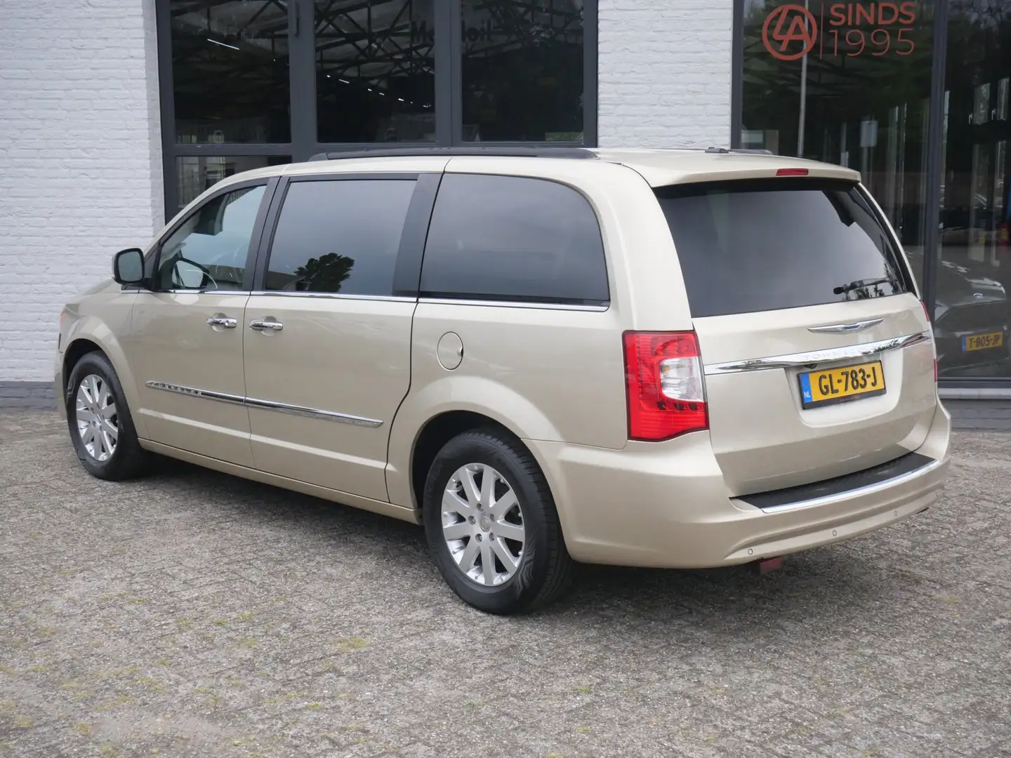 Chrysler Town & Country 3.6 V6 Stow and Go 7 personen Grau - 2