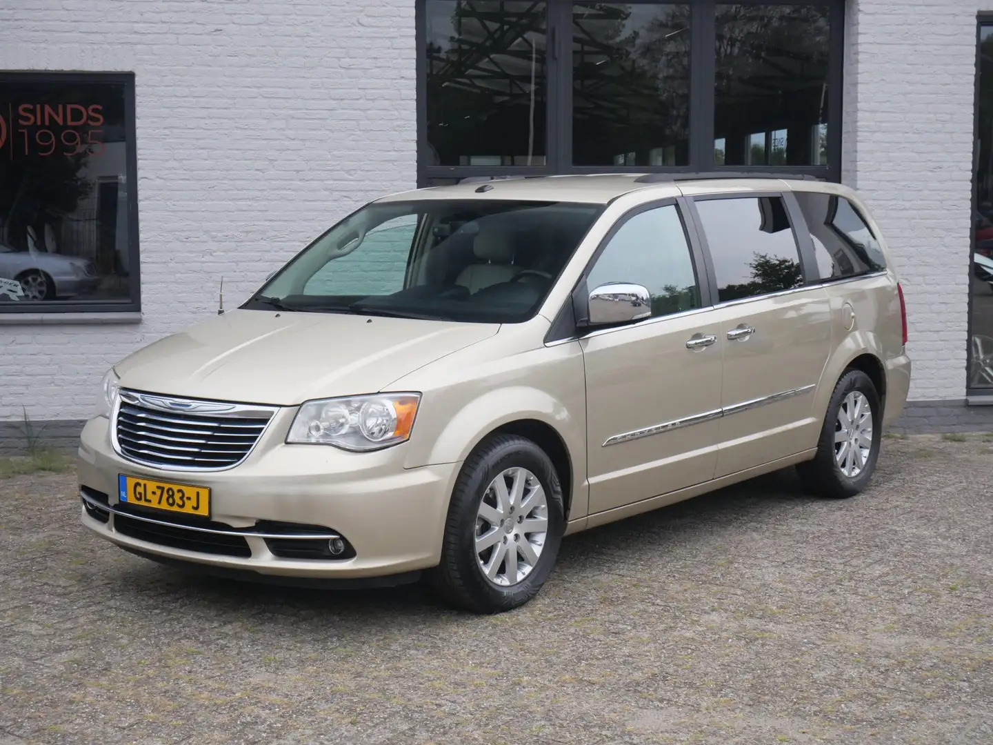 Chrysler Town & Country 3.6 V6 Stow and Go 7 personen Grau - 1