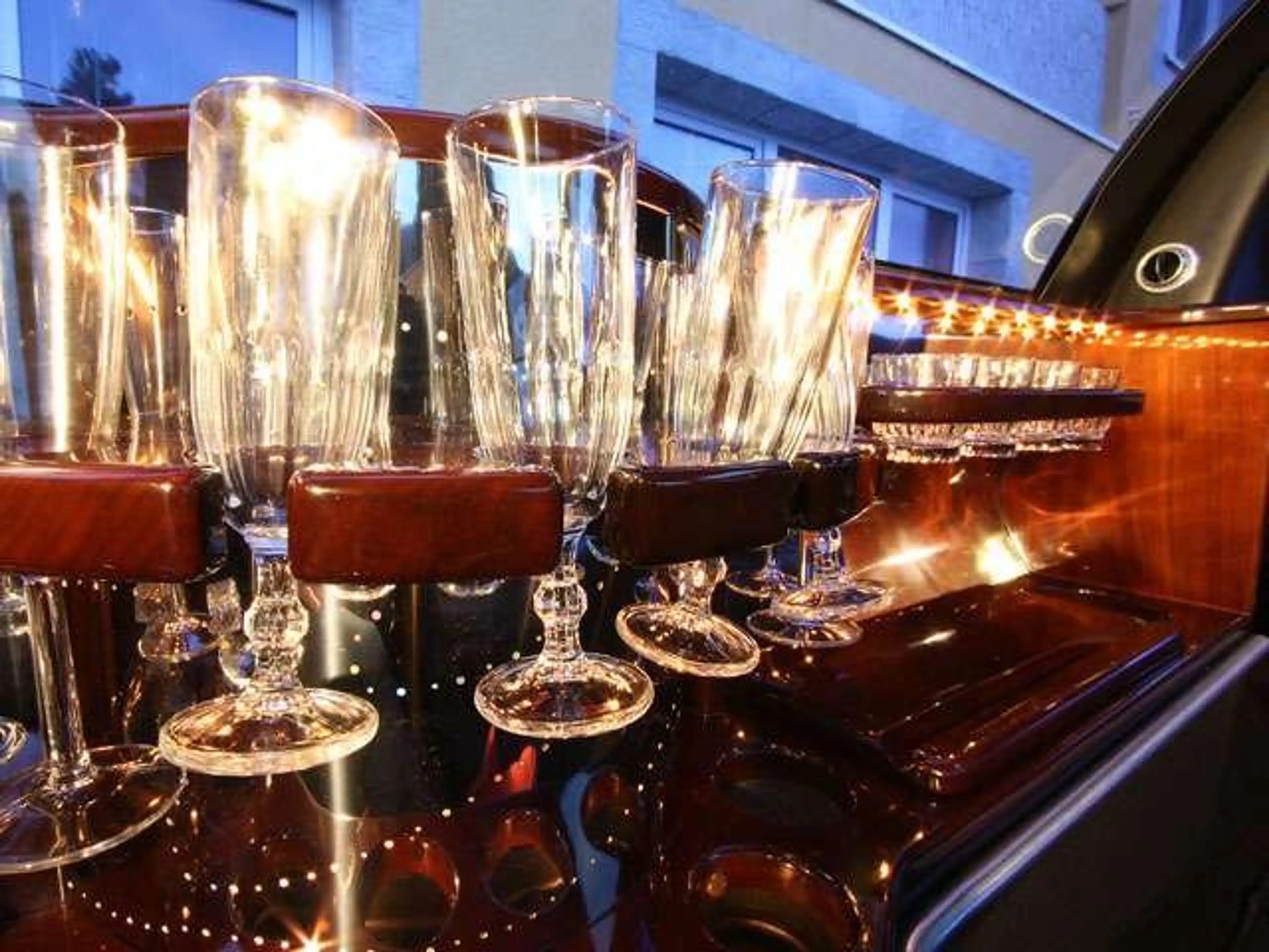 Lincoln Town Car Stretch Limousine — photo 11