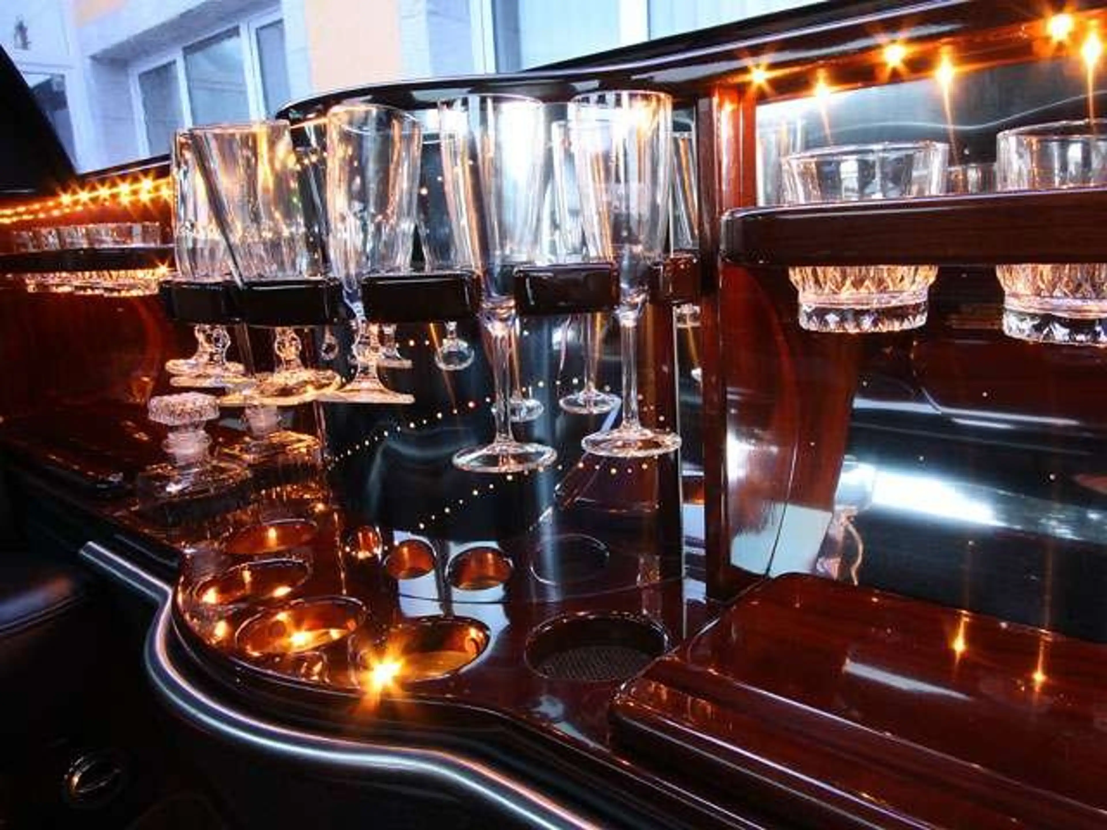 Lincoln Town Car Stretch Limousine — photo 12