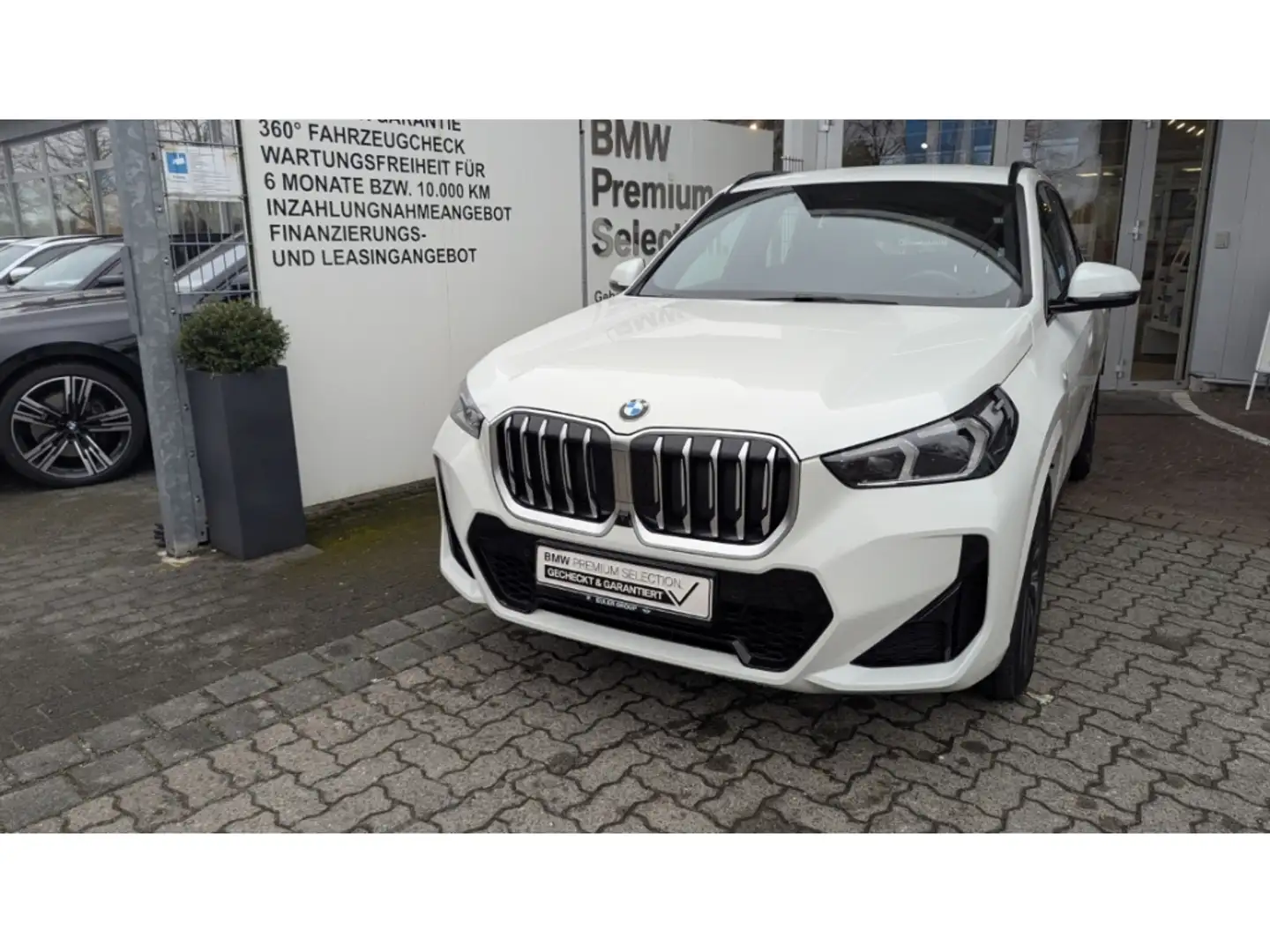 BMW X1 xDrive23i M Sport HUD H/K LCProf ParkAss+ DAProf a Weiß - 2