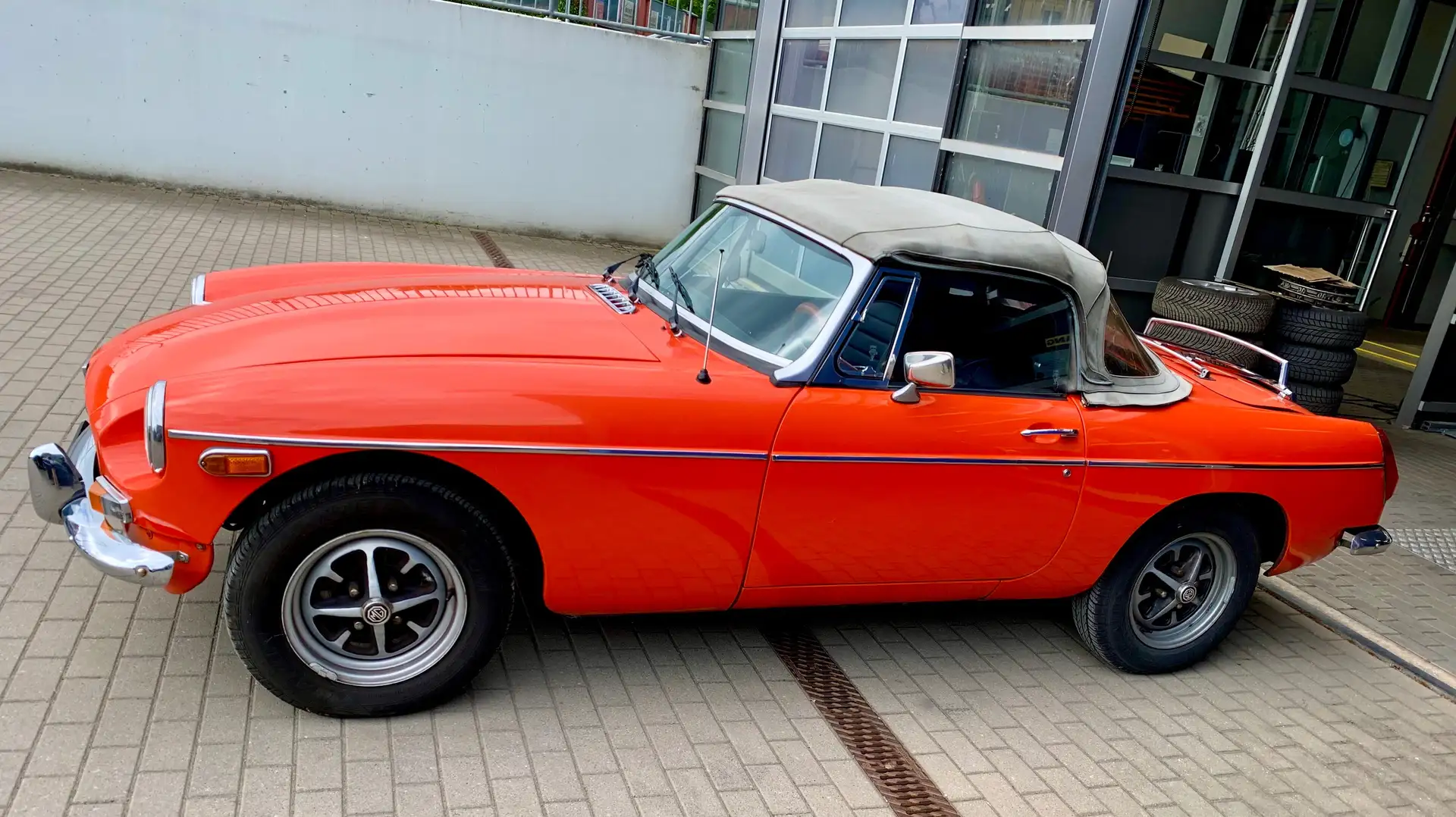 MG MGB Rot - 1