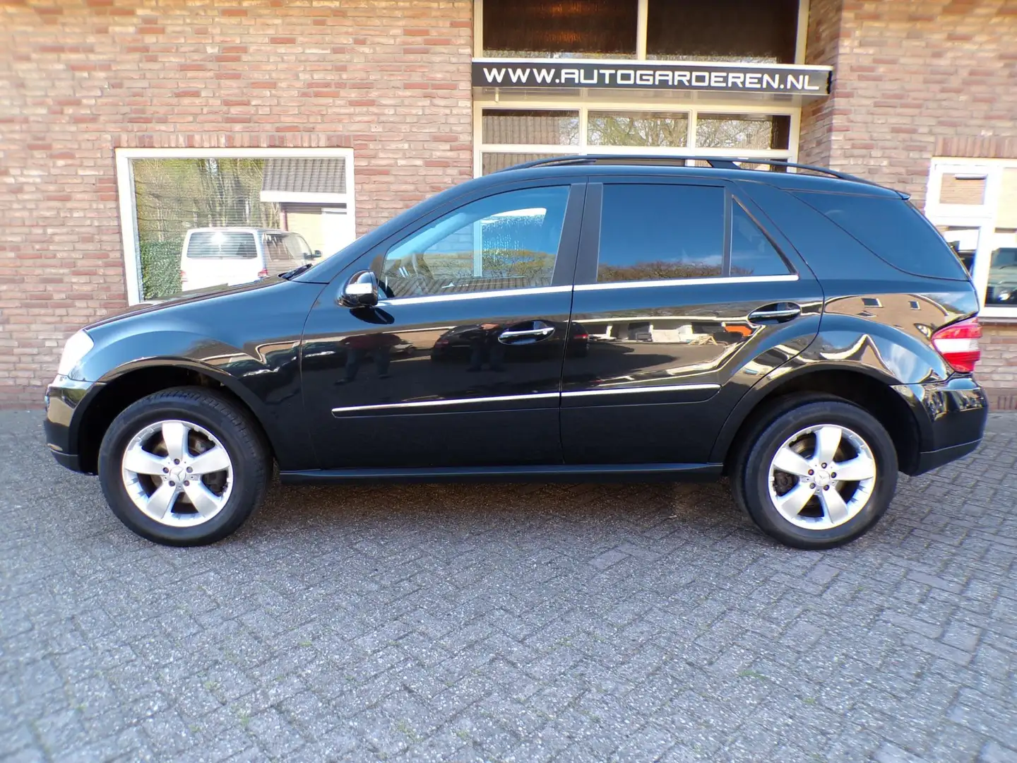 Mercedes-Benz ML 500 M-klasse Automaat / Leder / Navi / Schuifdak Fekete - 2