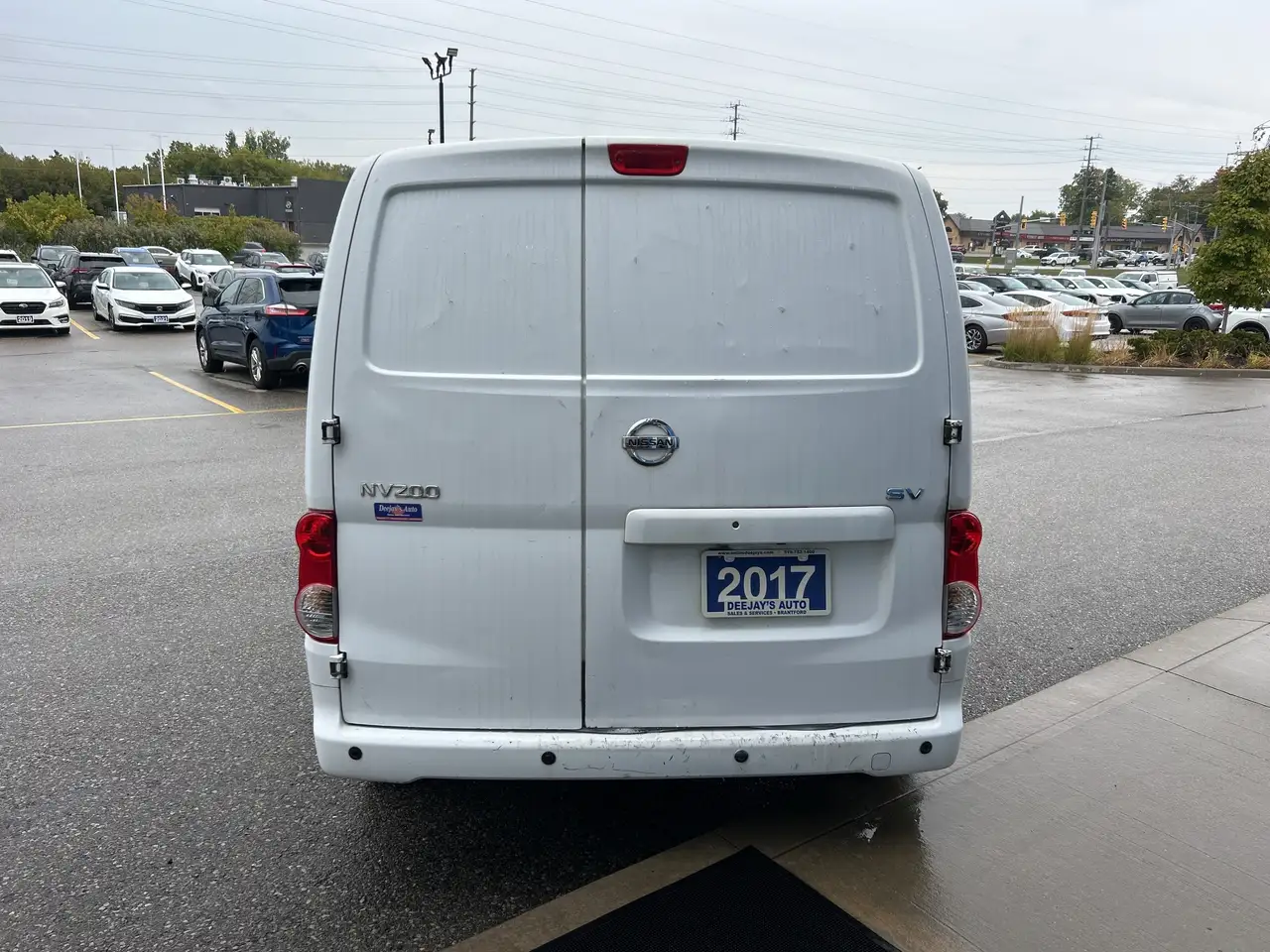 Nissan NV200 снимка Nissan NV200