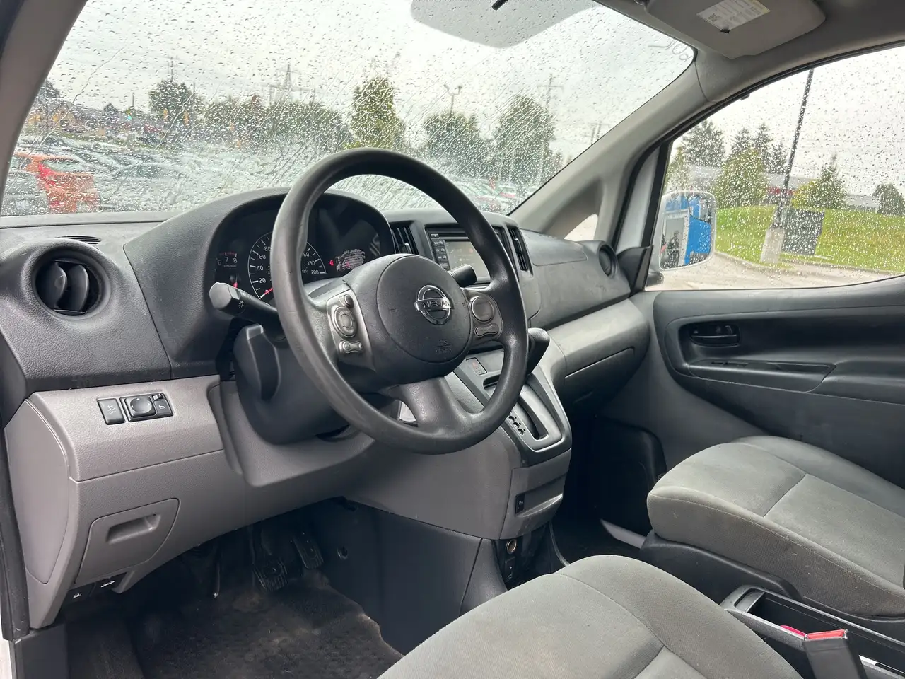 Nissan NV200 снимка Nissan NV200