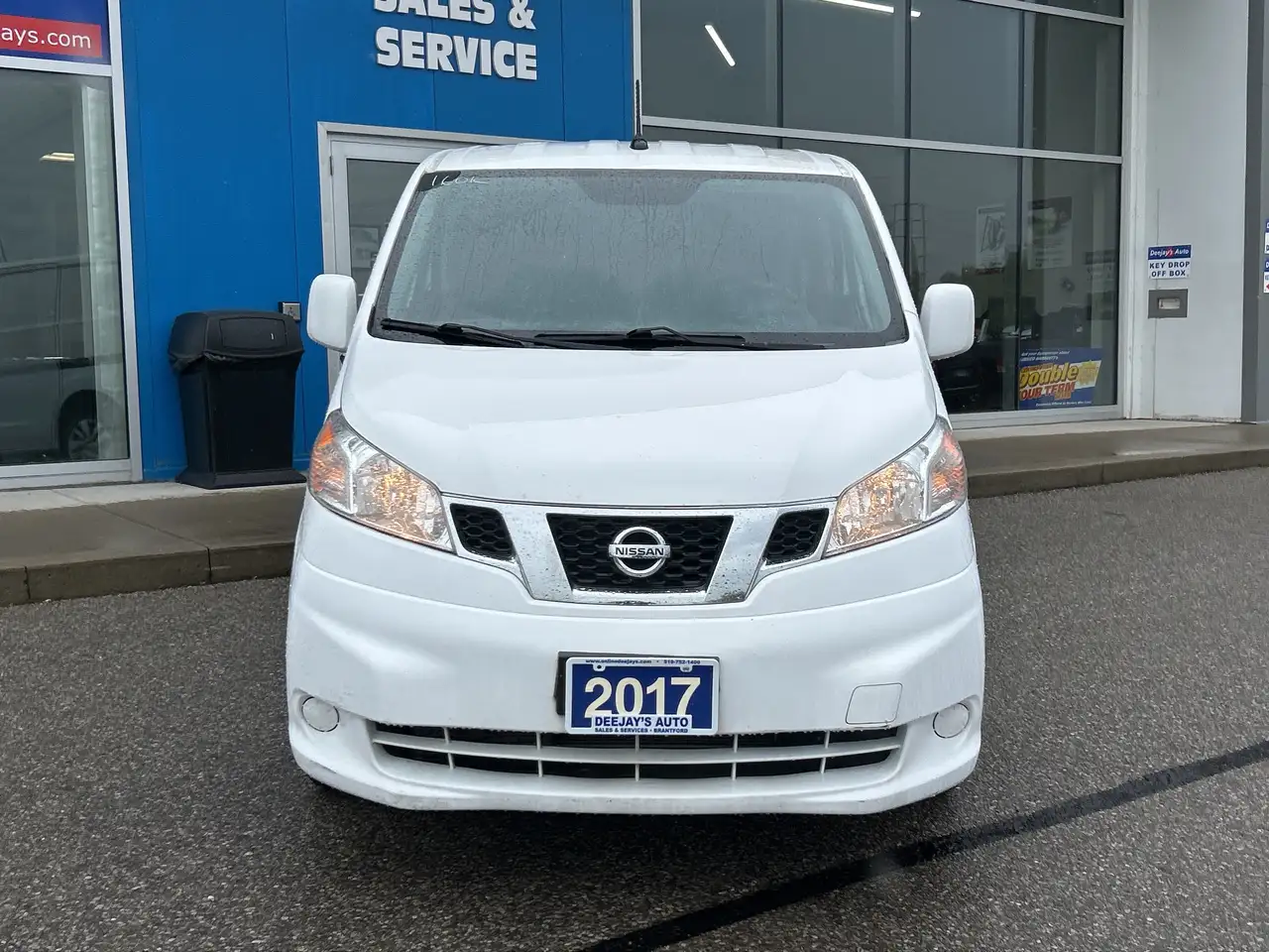 Nissan NV200 снимка Nissan NV200
