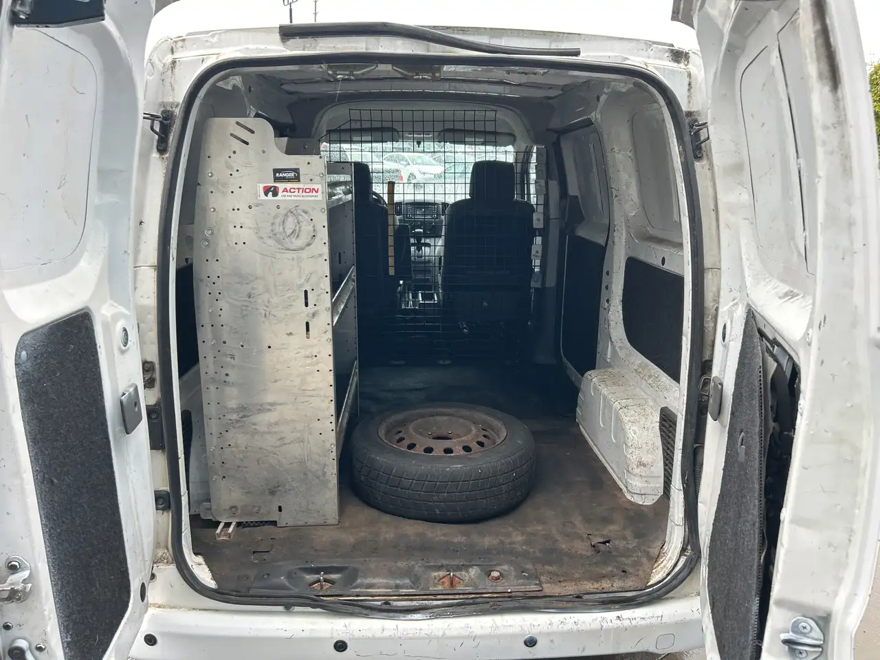 Nissan NV200 снимка Nissan NV200