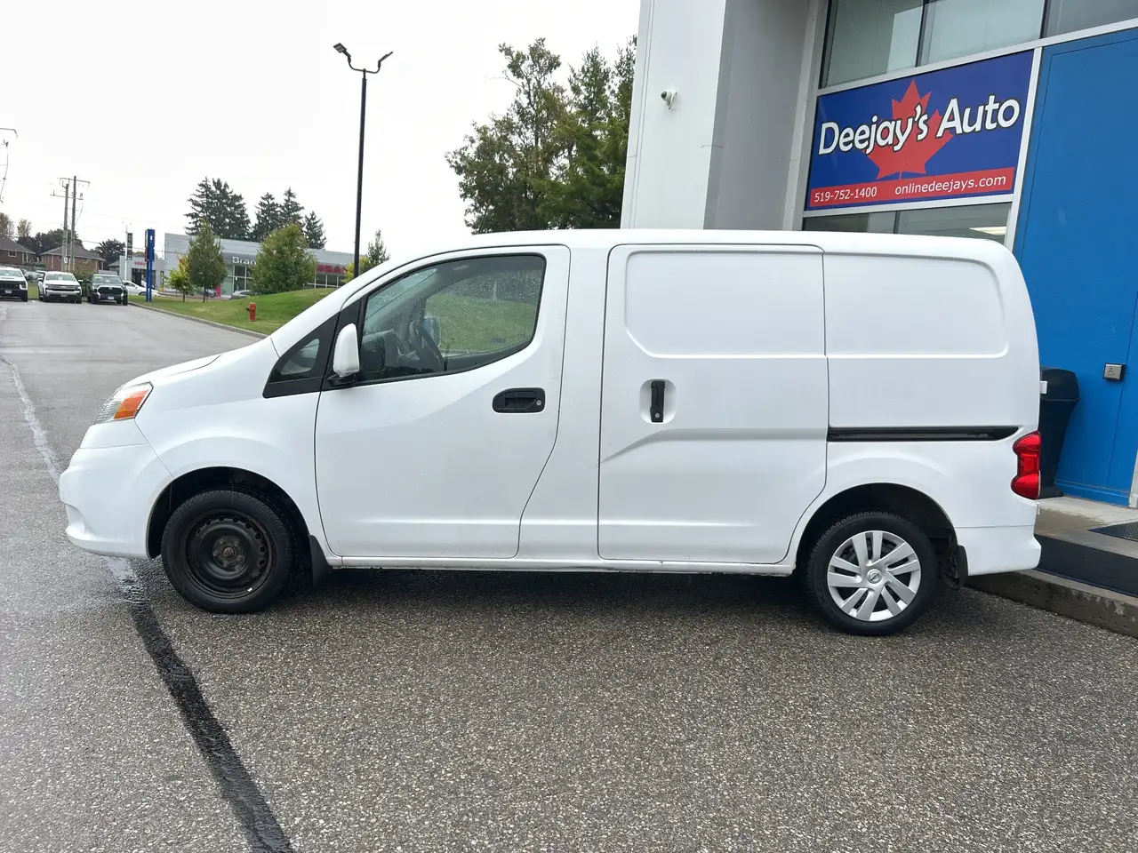 Nissan NV200 снимка Nissan NV200