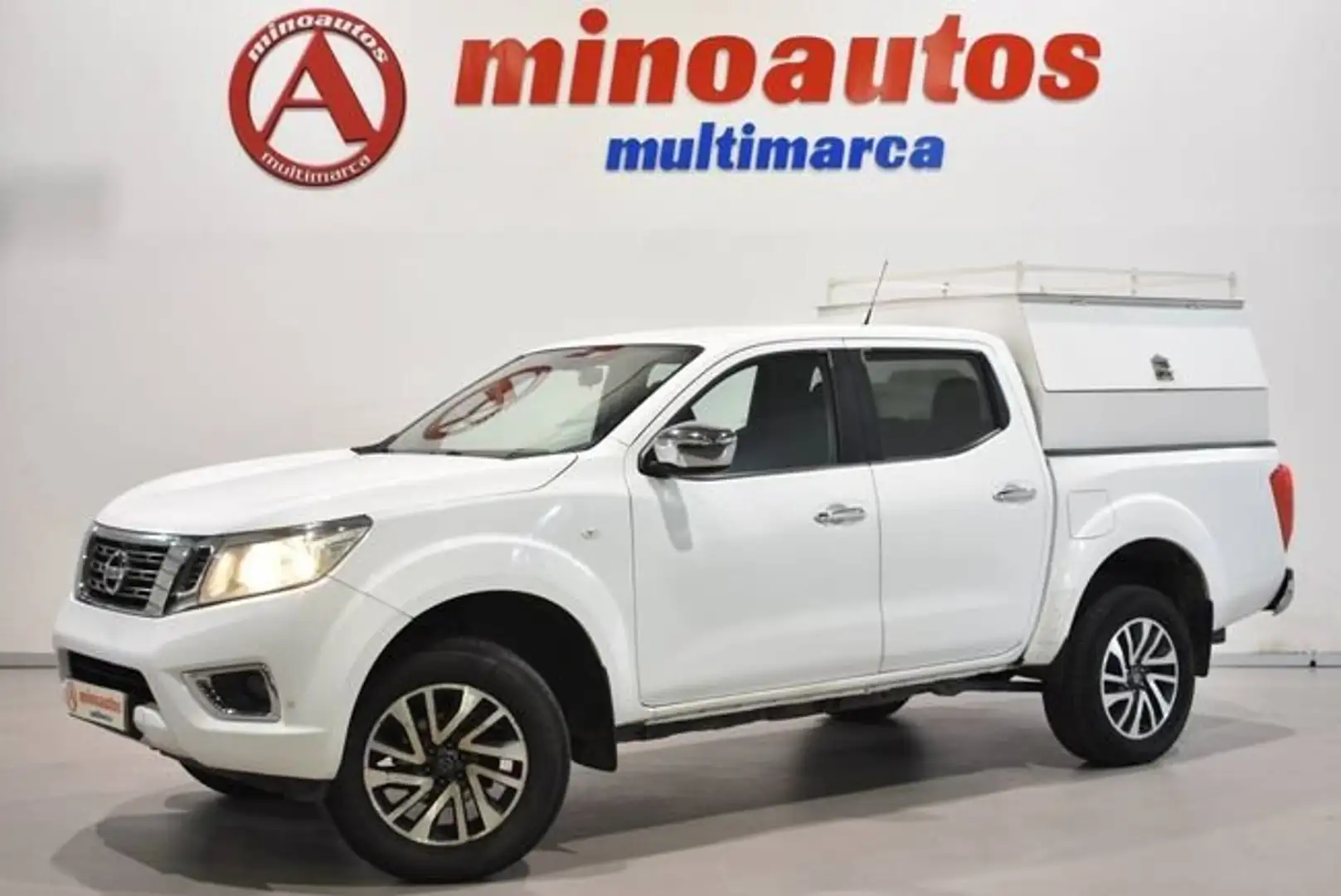 Nissan Navara DOBLE CABINA 2.3 DCI 4X4 190 CV Blanco - 2