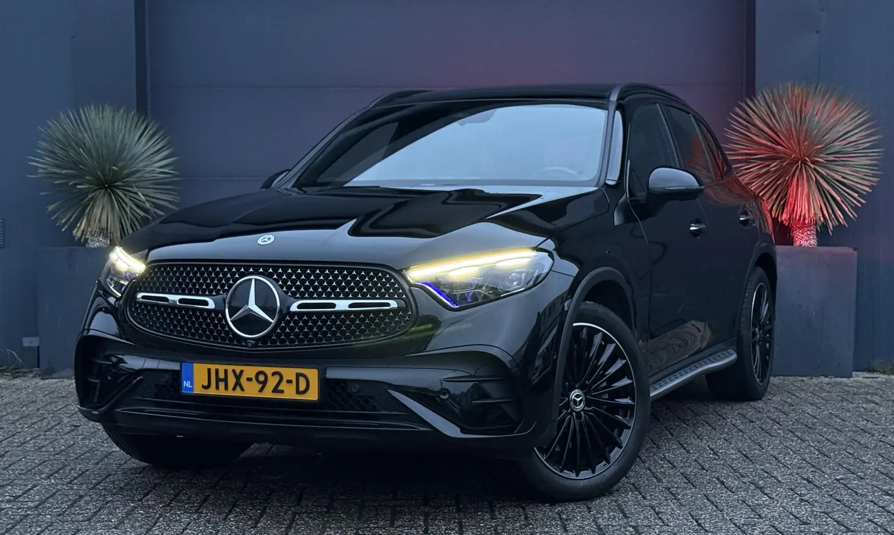 Mercedes-Benz GLC 200 AMG NIGHT VOL Pano/360/Keyless/HeadUp/Memory Zwart - 2