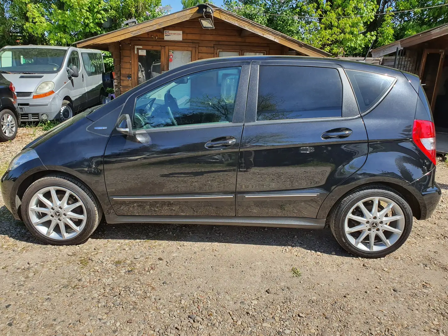 Mercedes-Benz A 160 BlueEFFICIENCY Schwarz - 2
