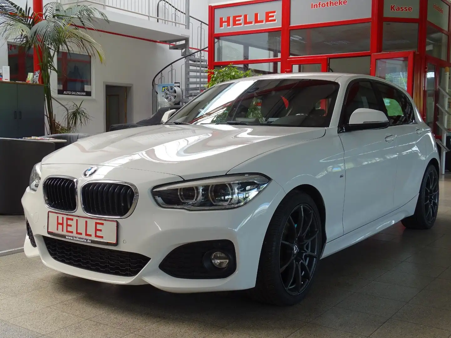 BMW 120 d M Sport*LED+NAVI+PDC+LEDER Wit - 1