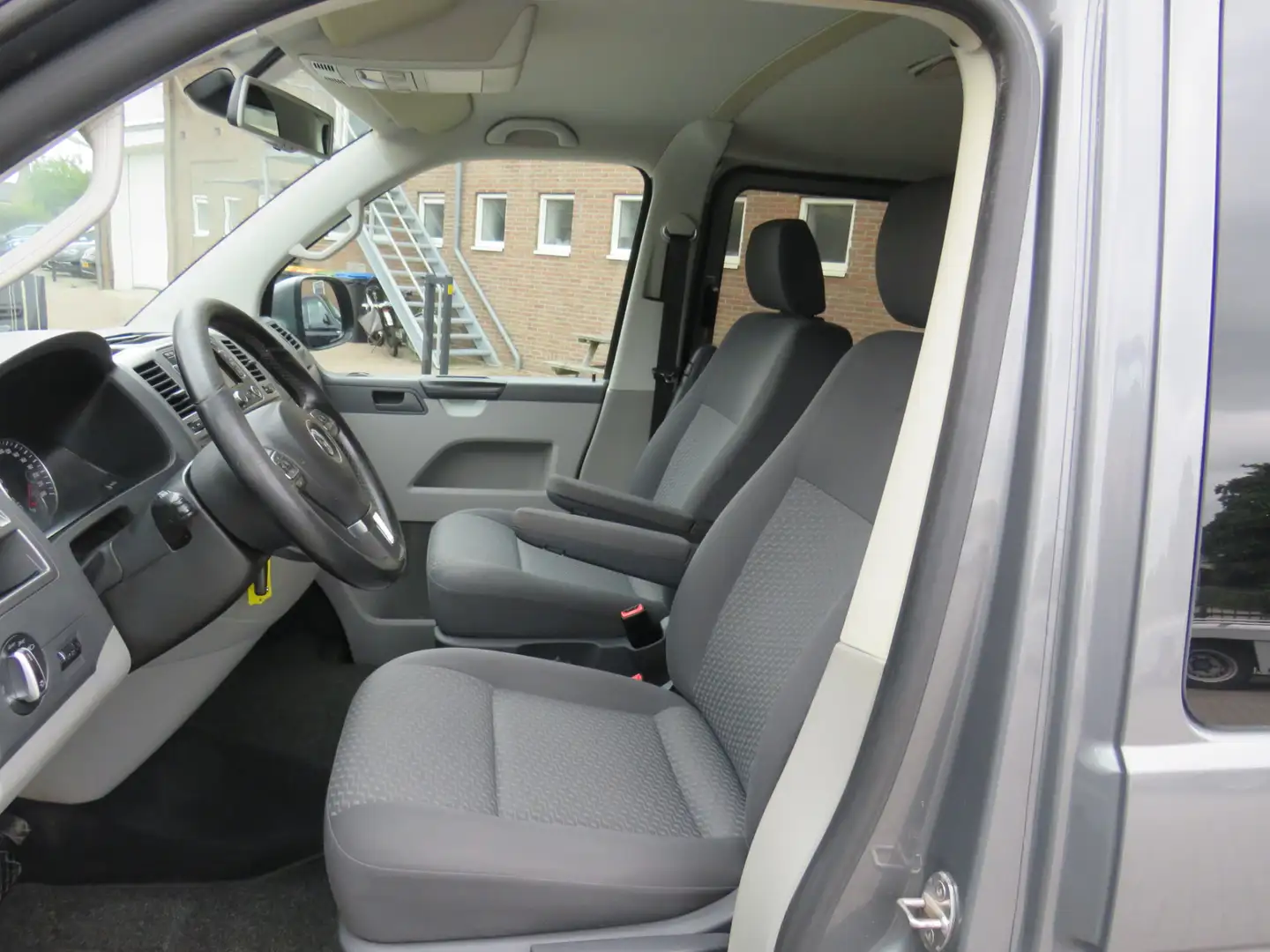 Volkswagen Transporter 2.0 TDI 140Pk DSG L2H1 DC Comfortline * Automaat * Grijs - 2