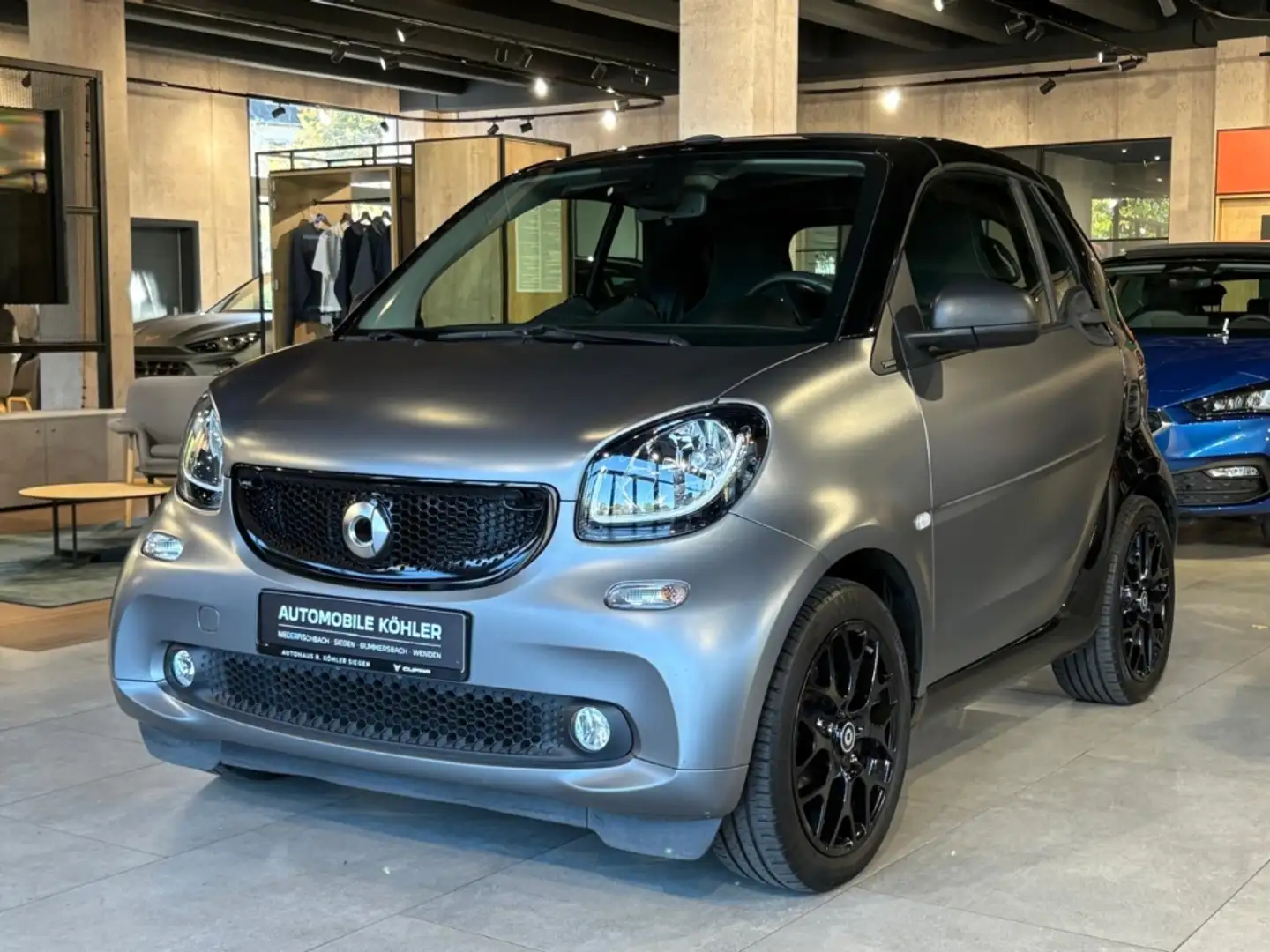 smart forTwo cabrio 66 kW 0.9 Turbo El. Verdeck Temp JBL Speedl Grau - 1