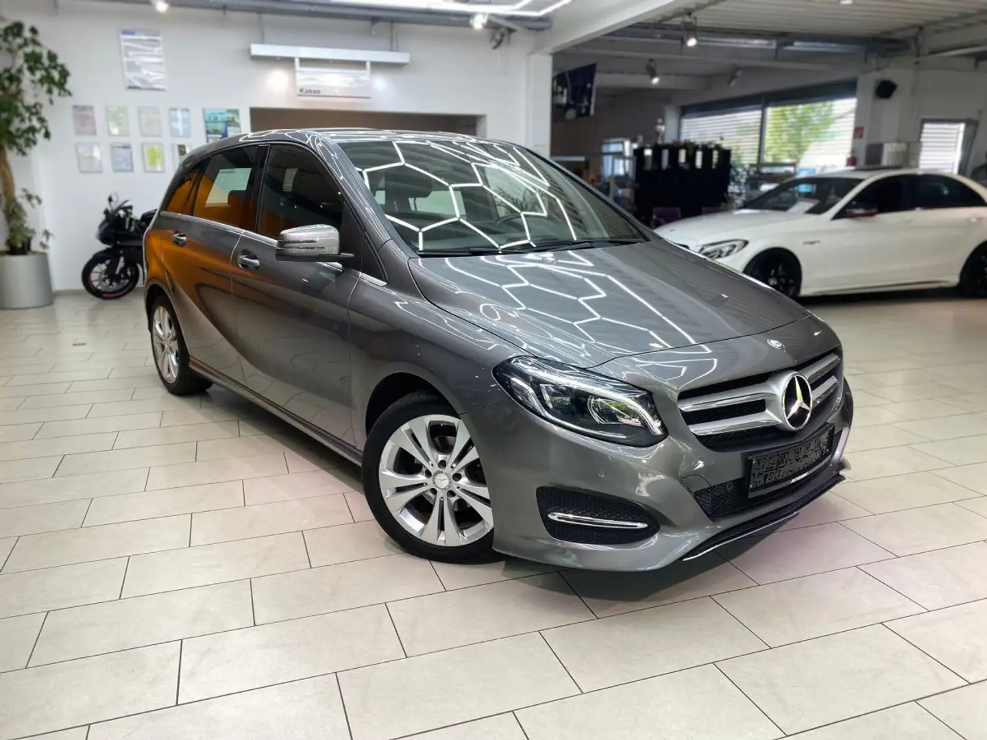 Mercedes-Benz B 180 CDI Automatik Navi Lederlenkr. Tempo SHG PDC MFL E Gris - 1