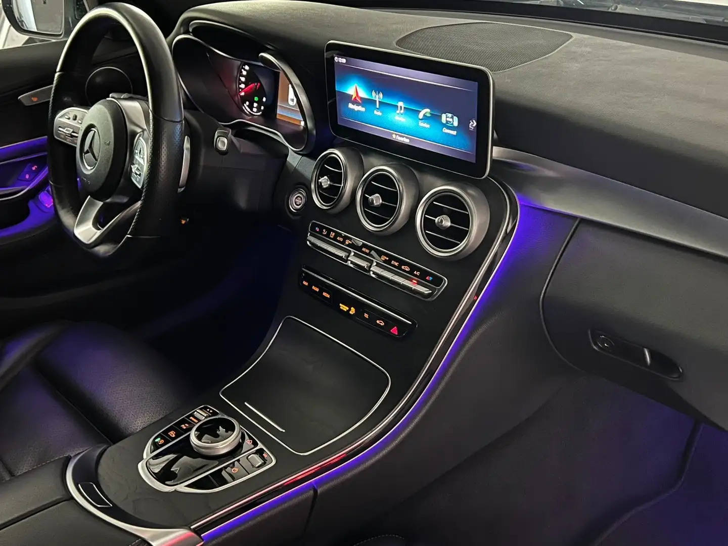 Mercedes-Benz C 180 CGI Lim. AMG-LINE/MULTI LED/KAMERA/AMBI+ Zwart - 2