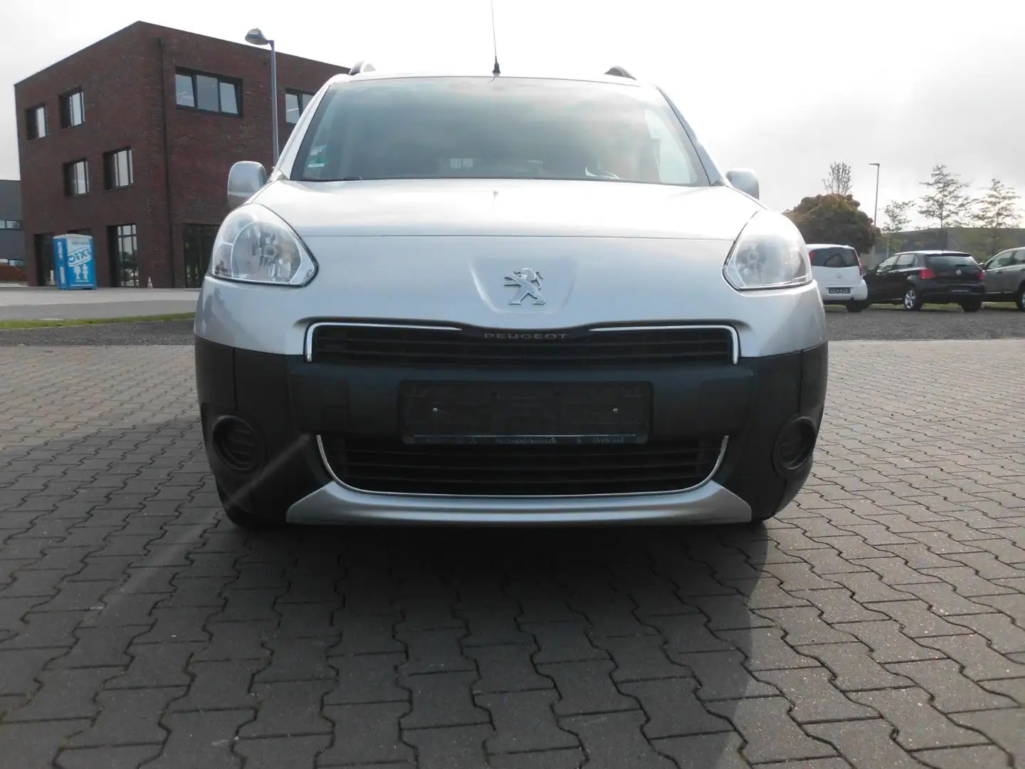 Peugeot Partner Active VTi 120 nur 43000 km! 1.Hd Silber - 2