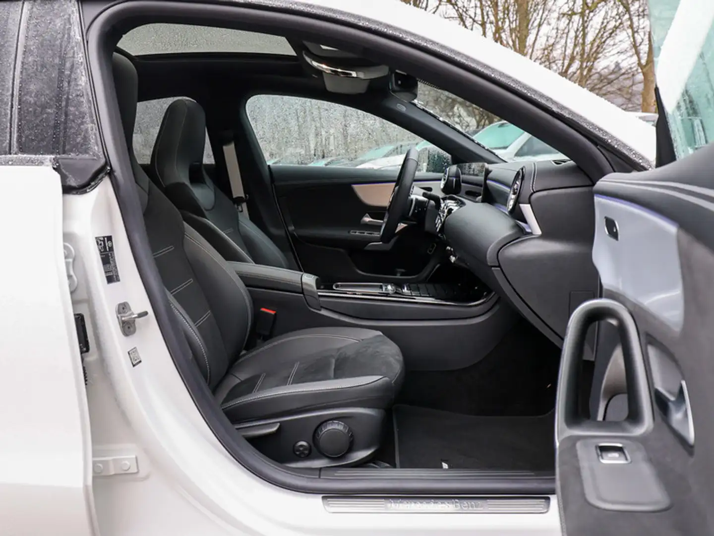 Mercedes-Benz CLA 200 Coupé AMG-Sport/Pano/Night/Distr/Sound Blanc - 2