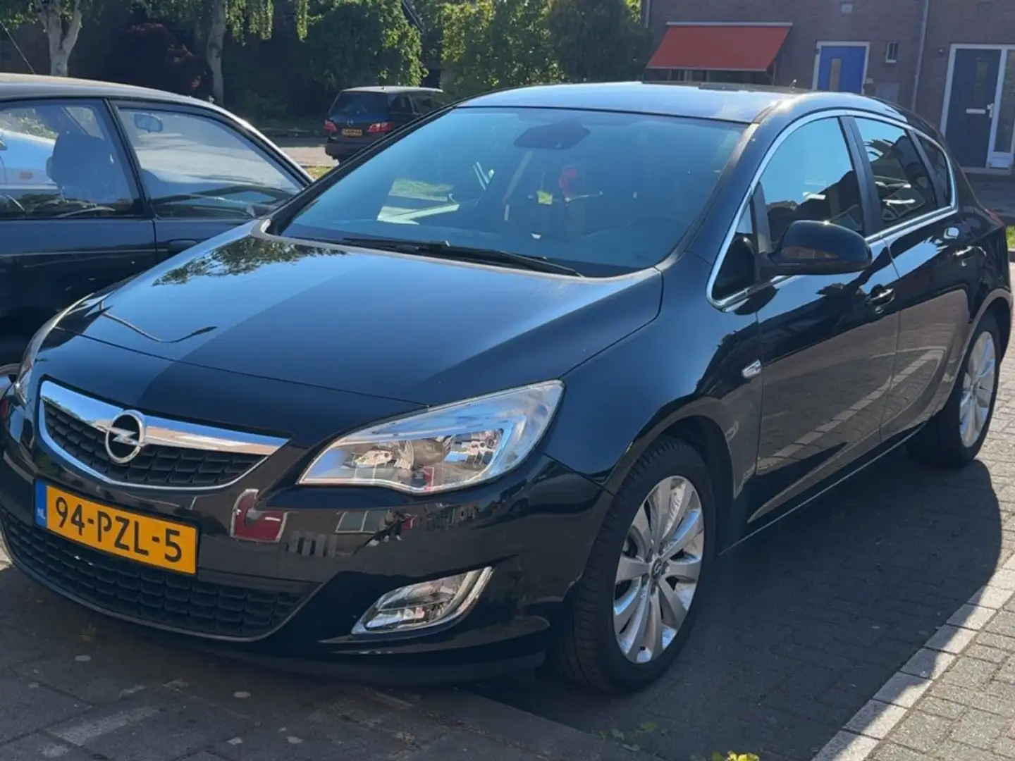 Opel Astra 1.4 Cosmo Ecoflex Noir - 1