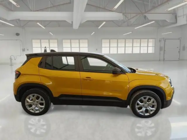 Jeep Avenger view 3