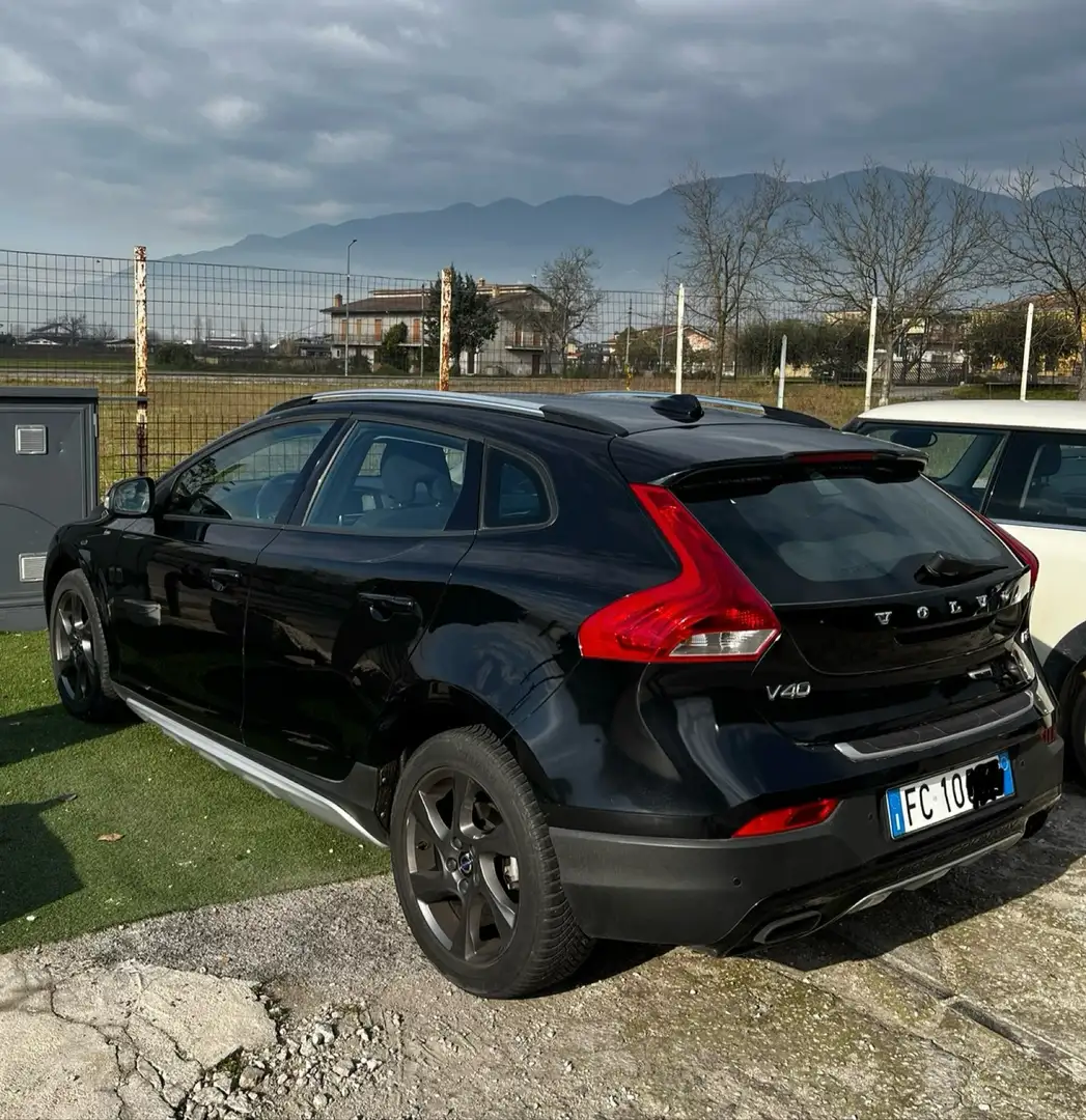 Volvo V40 Cross Country 2.0 d2 Momentum geartronic crna - 1