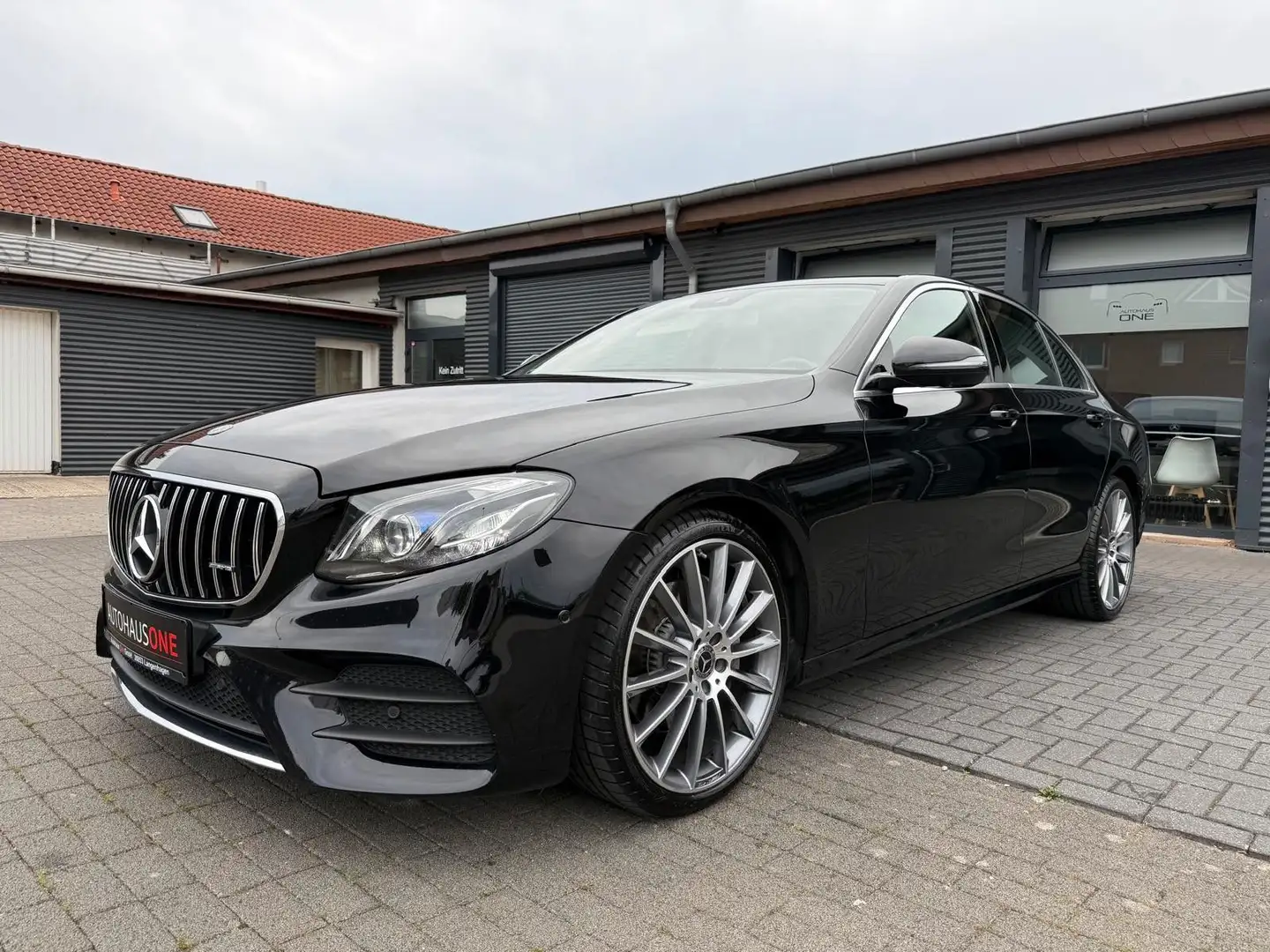 Mercedes-Benz E 220 d Limo. AMG MEMORY/BURMESTER/360°CAM/S-DAC Zwart - 1