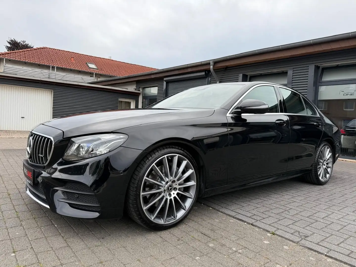 Mercedes-Benz E 220 d Limo. AMG MEMORY/BURMESTER/360°CAM/S-DAC Zwart - 2