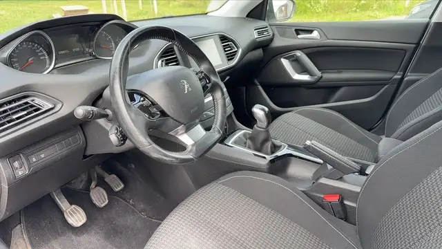 Peugeot 308 view 8