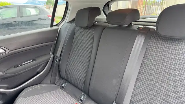 Peugeot 308 view 9