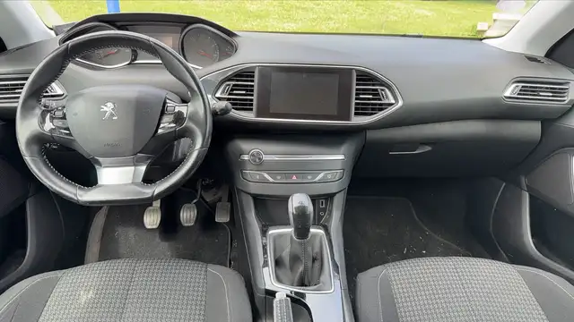 Peugeot 308 view 11