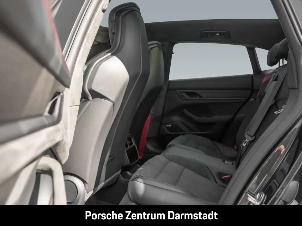 Porsche Taycan GTS Sport Turismo HA-Lenkung Active-Ride 7