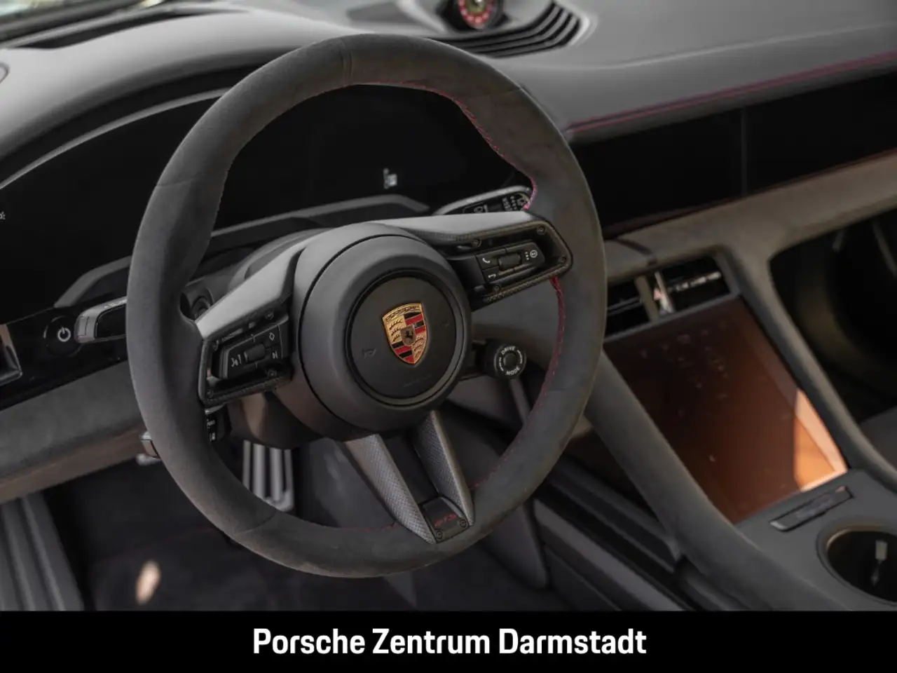 Porsche Taycan GTS Sport Turismo HA-Lenkung Active-Ride 6
