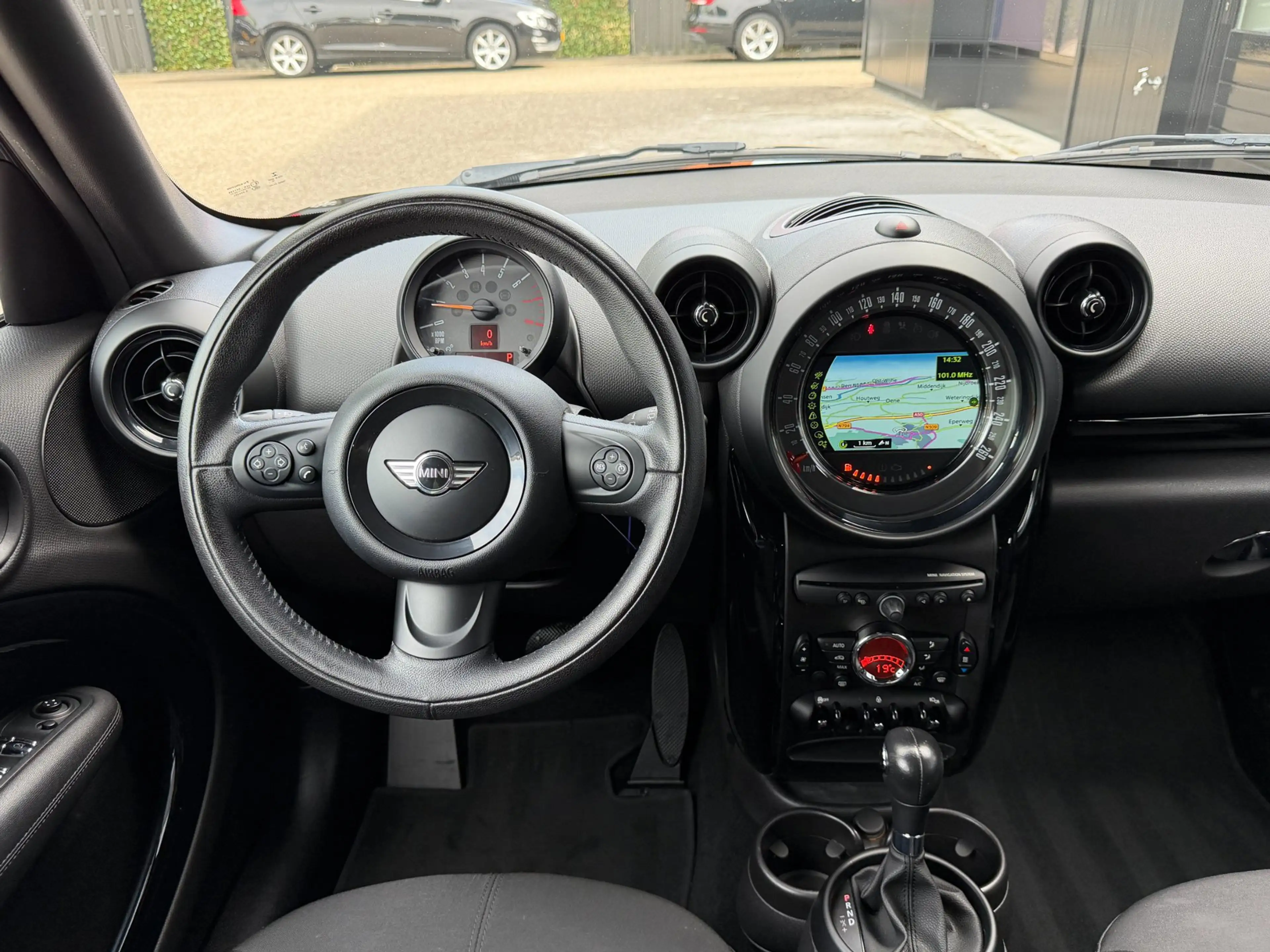 MINI Cooper Countryman 1.6 Pepper Xenon Navi Clima Aut. — photo 12