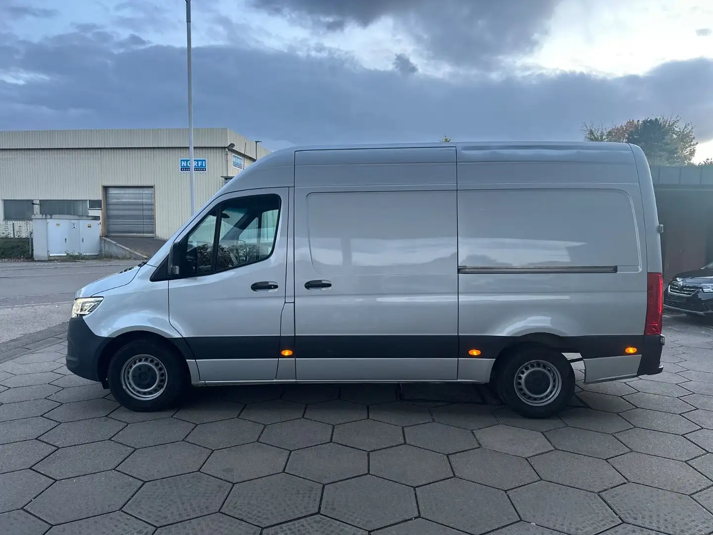 Mercedes-Benz Sprinter 316 NAVI/LED/ Automatik/MBUX/APPLE CAR Silber - 2