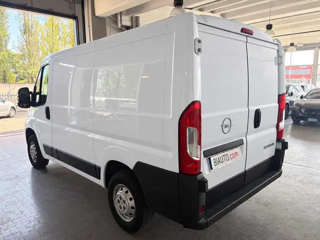 Opel Movano view 7