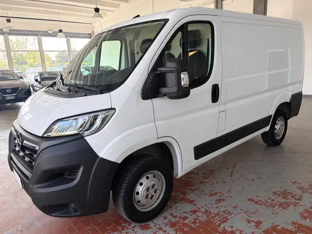 Opel Movano view 8