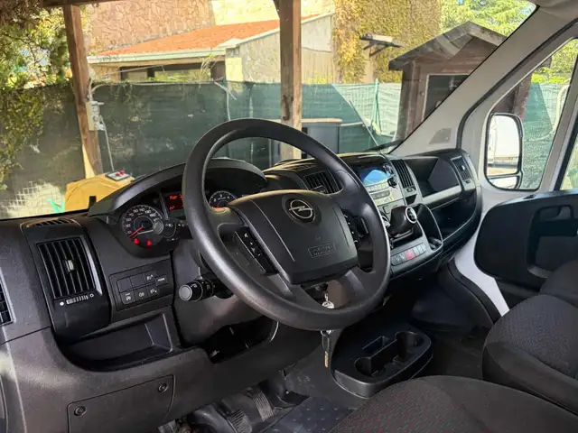 Opel Movano view 15