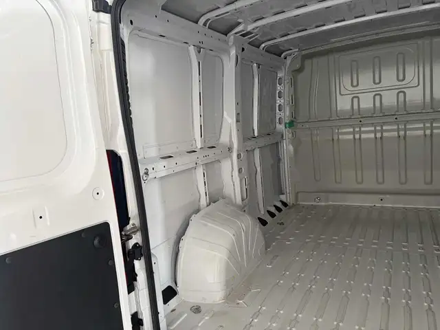 Opel Movano view 11