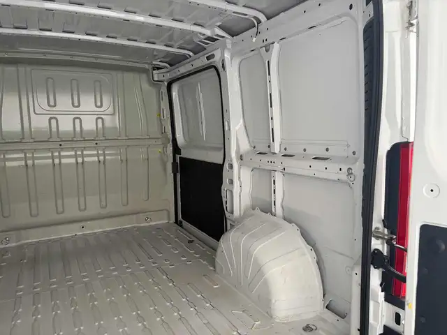 Opel Movano view 10