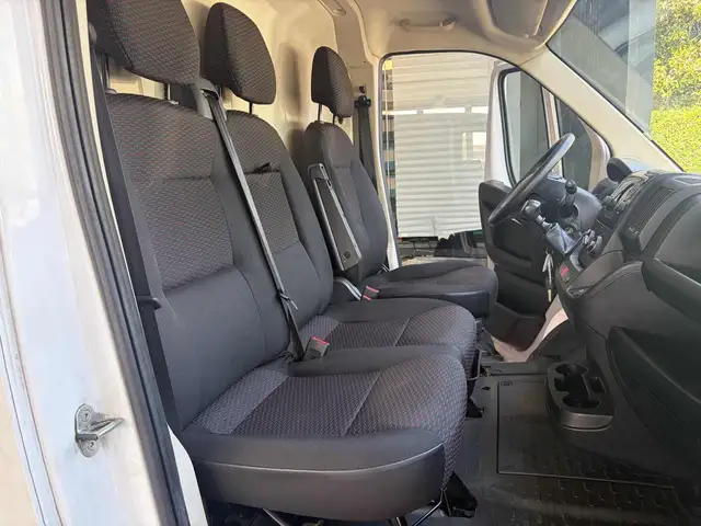 Opel Movano view 14
