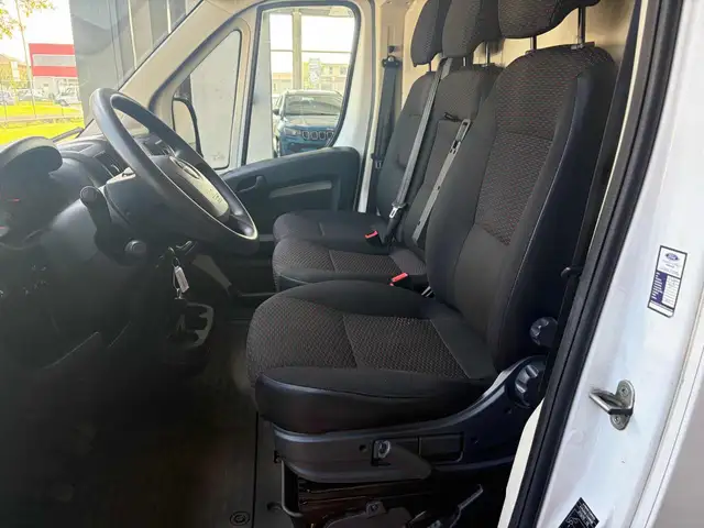 Opel Movano view 12