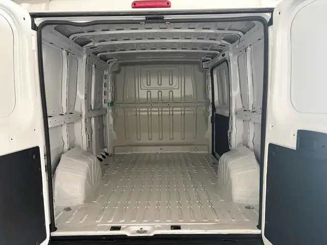 Opel Movano view 9