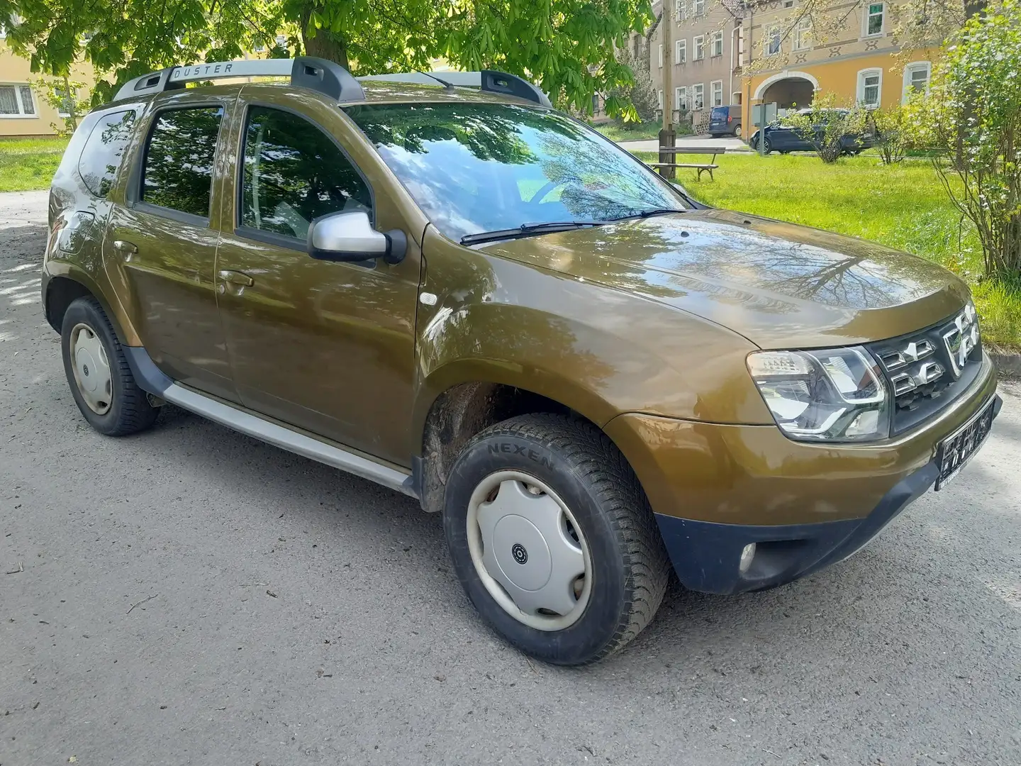 Dacia Duster 1.6 SCe 115 4x2 Lauréate Hnědá - 1