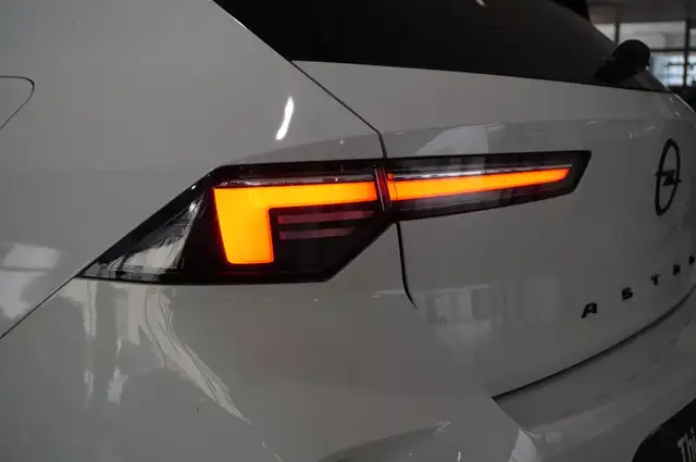 Opel Astra view 10