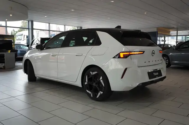 Opel Astra view 12