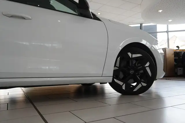 Opel Astra view 7