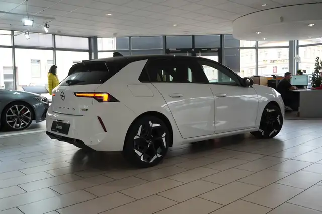 Opel Astra view 8