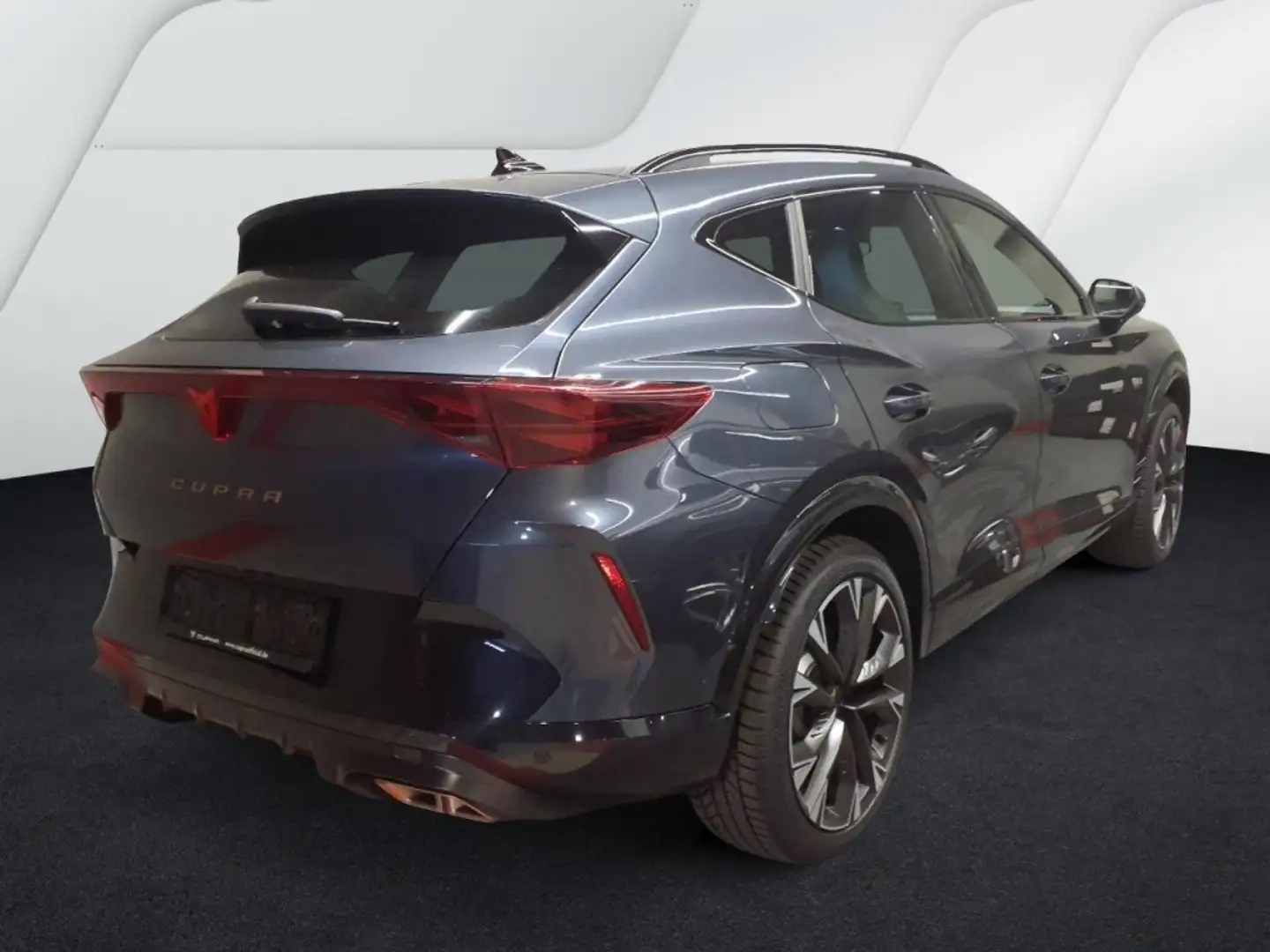 CUPRA Formentor 1.5 TSI VZ E-HYBRID 272PK PANO-DAK/CAMERA/NAVI/ACC Grijs - 2